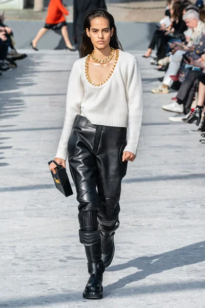 Look 8